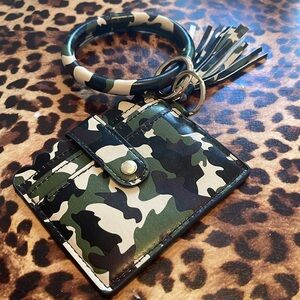 Bangle Wristlet Wallet in Camo Print w/ Tassel, Key Ring, ID Window & Card Slots